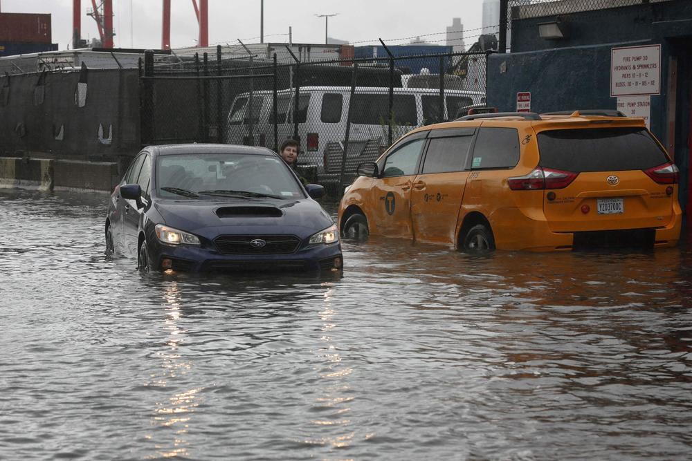 New York Inond E Et En Partie Paralys E Par Des Pluies Torrentielles