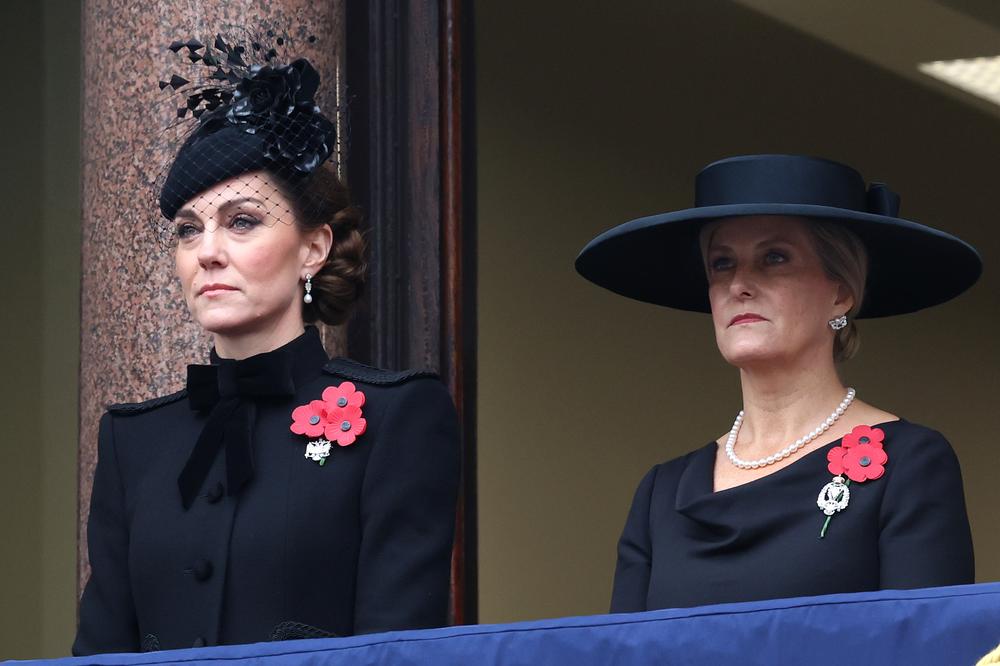 Le Visage Grave De Kate Middleton Charles Iii Et Sa Garde Rapproch E