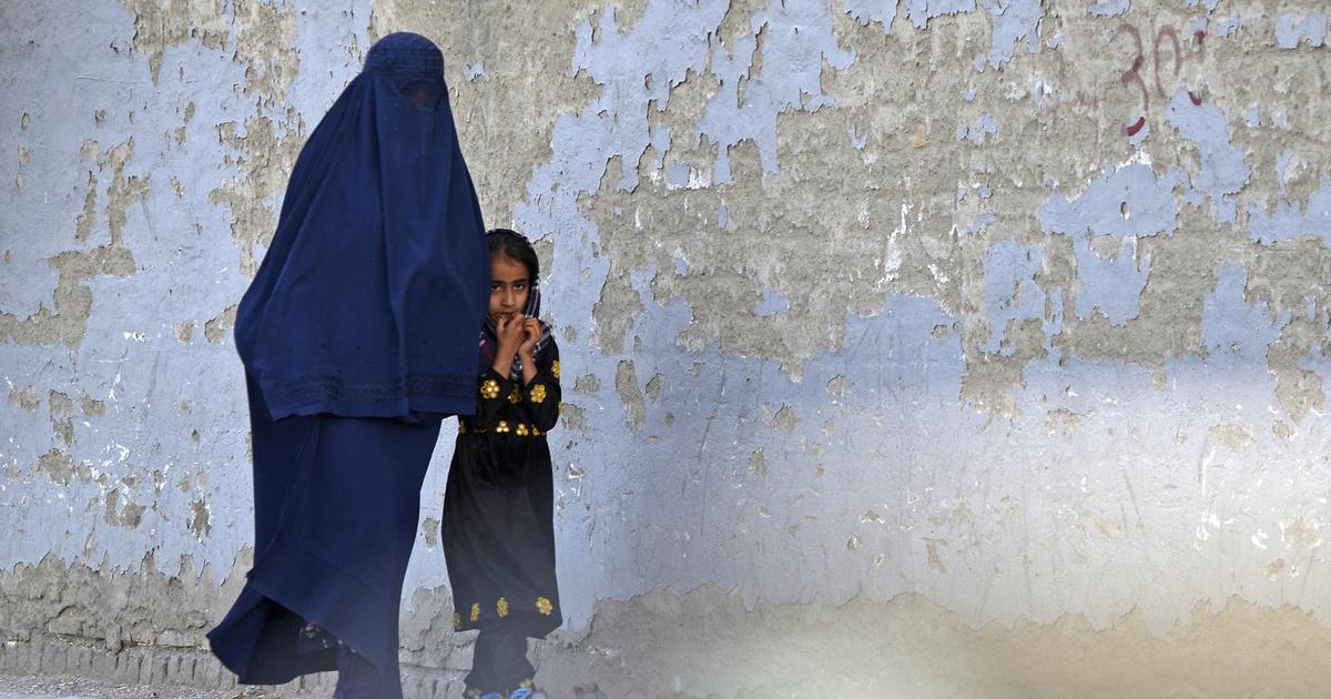 Afghanistan une dizaine de femmes manifestent à Kaboul contre le