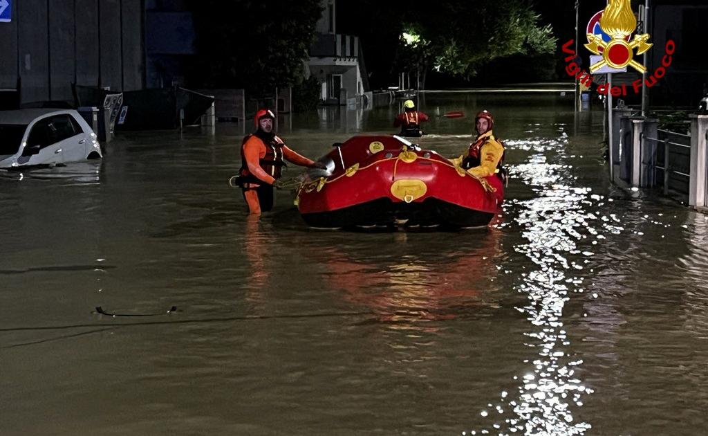 Italie Dix Morts Dans De Violentes Inondations