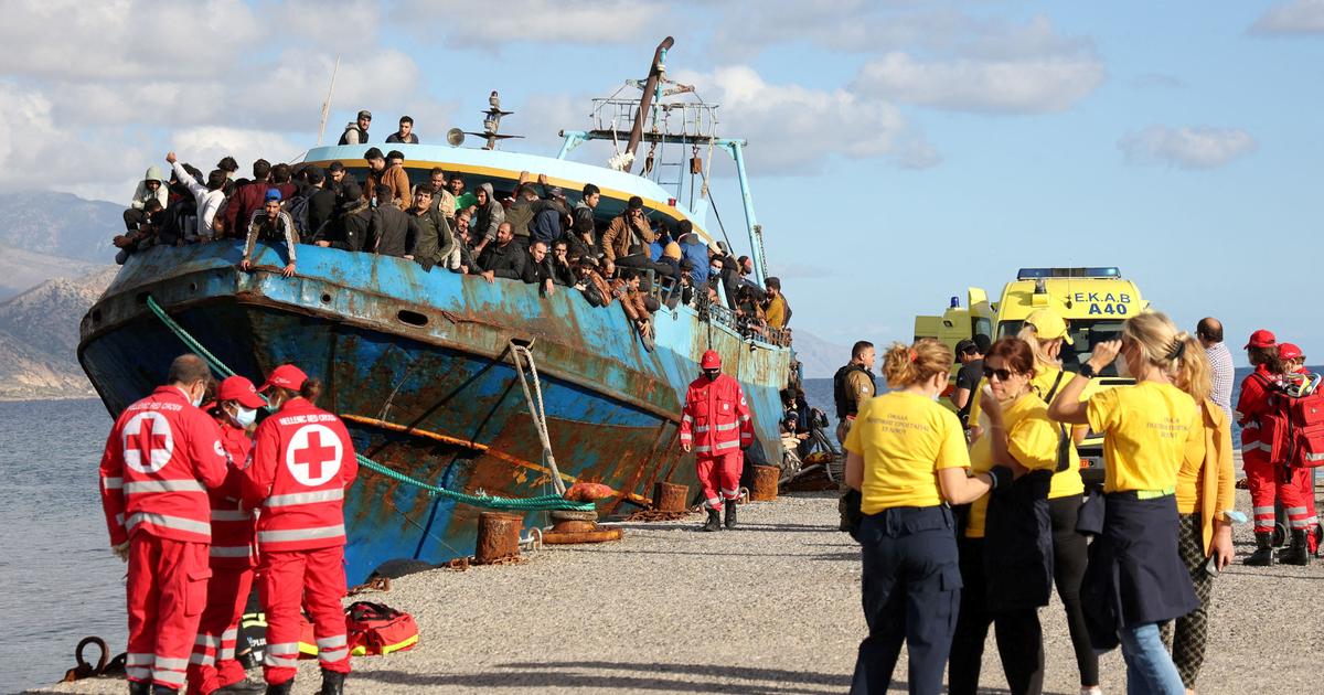 Gr Ce Un Mort Et Rescap S Dans Le Naufrage Dun Bateau De Migrants