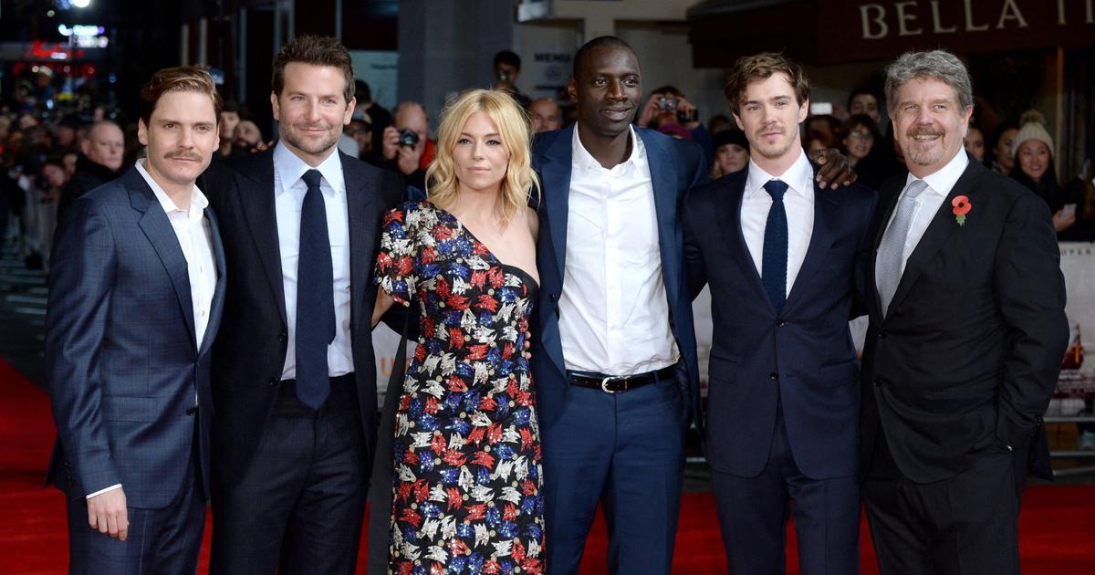 En vidéo Bradley Cooper et Omar Sy tombent dans les bras lun de l