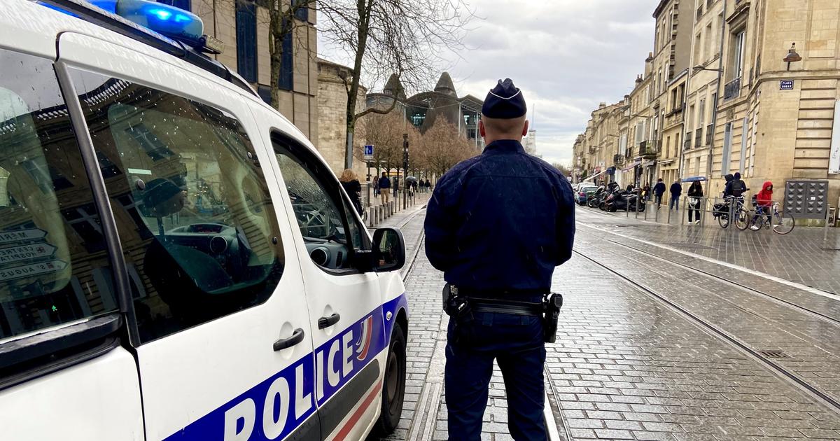 Deux Adolescents De 15 Ans Percutent Un Fourgon De Police Au Volant D