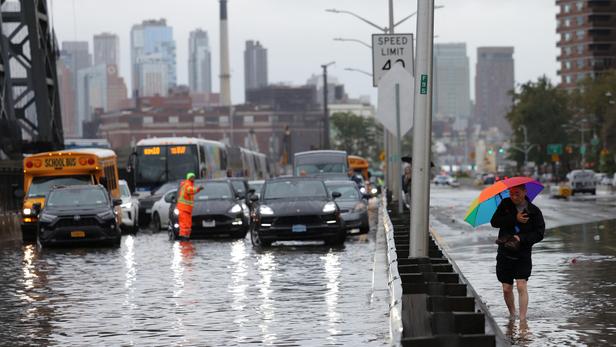 New York inondée et en partie paralysée par des pluies torrentielles