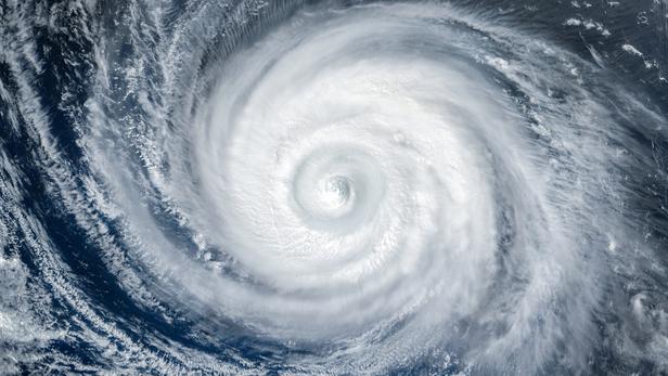 Connaissez vous la différence entre un typhon un cyclone une tornade