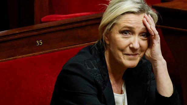 Le C Ur Rempli Doptimisme Marine Le Pen Affiche Sa S R Nit Dans