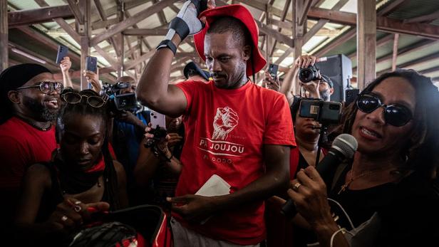 En Martinique Trois Membres Du Collectif De Lutte Contre La Vie Ch Re