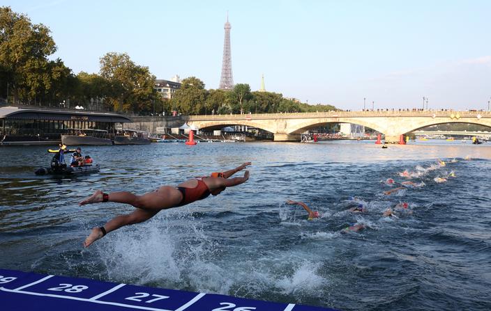 JO 2024 l événement test du triathlon dans la Seine a débuté ce jeudi