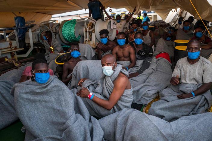 Lampedusa submergée par les arrivées de migrants veut se mettre en grève