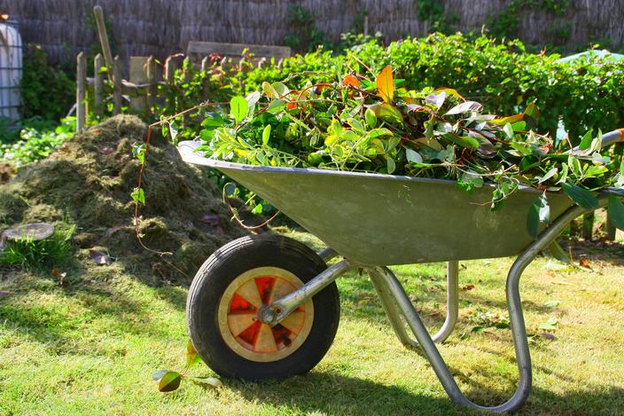 Brûler les déchets verts dans le jardin que dit la loi