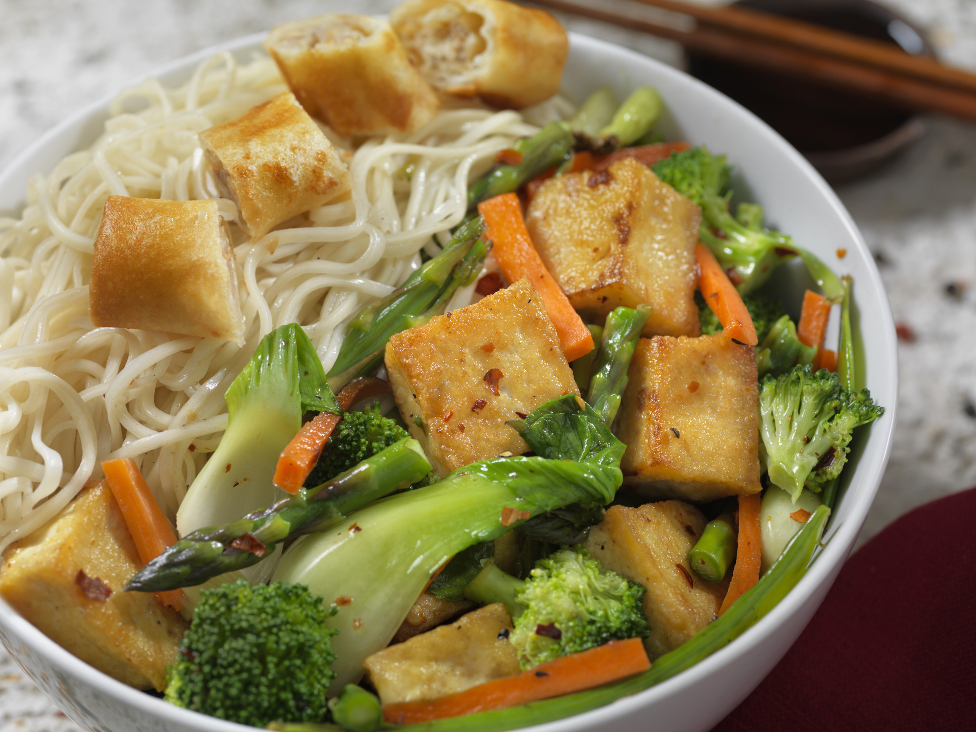 TOFU FUMÉ SAUTÉ AU POIVRON VERT