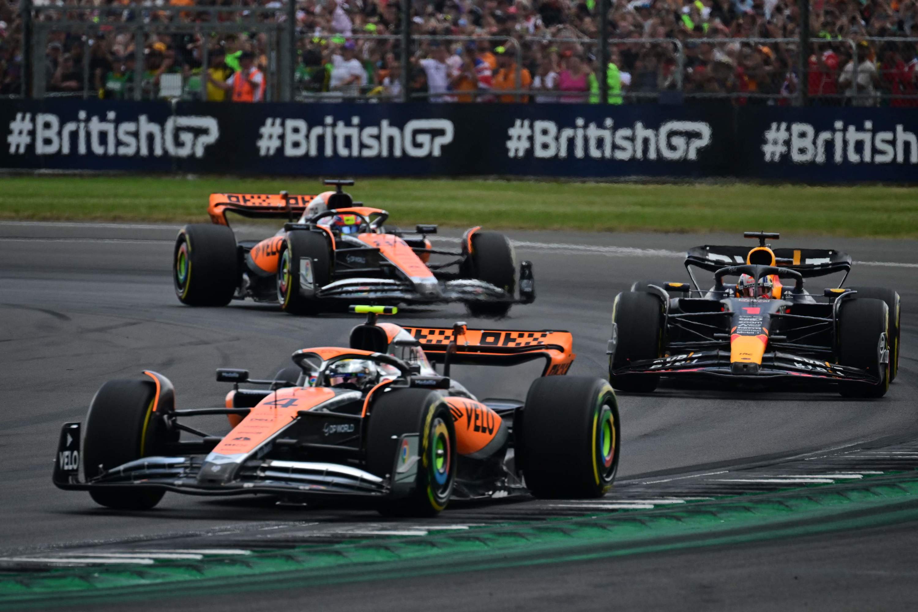 GP F1 de Grande-Bretagne : Norris et Hamilton sur le podium de leur course  nationale, derrière l'imbattable Verstappen… Revivez la course avec nous…