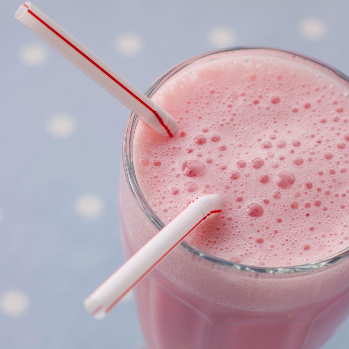 Recette milkshake aux fruits rouges Cuisine / Madame Figaro