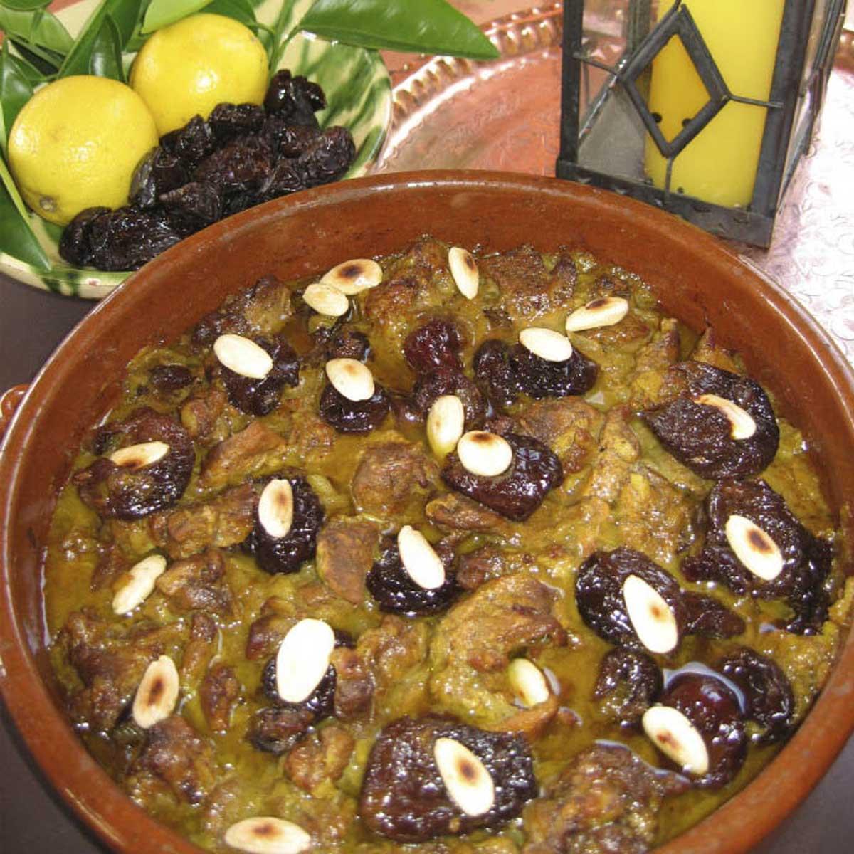 Recette Tajine D'agneau Aux Pruneaux Et Aux Amandes - Cuisine / Madame ...