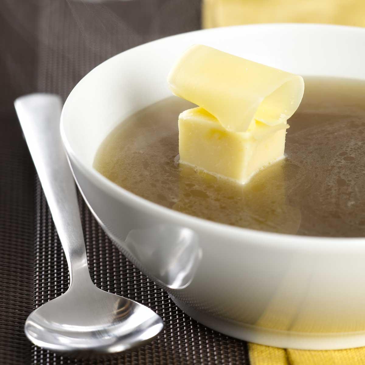 Recette bouillon de champignons, glaçon à l’emmental Cuisine / Madame