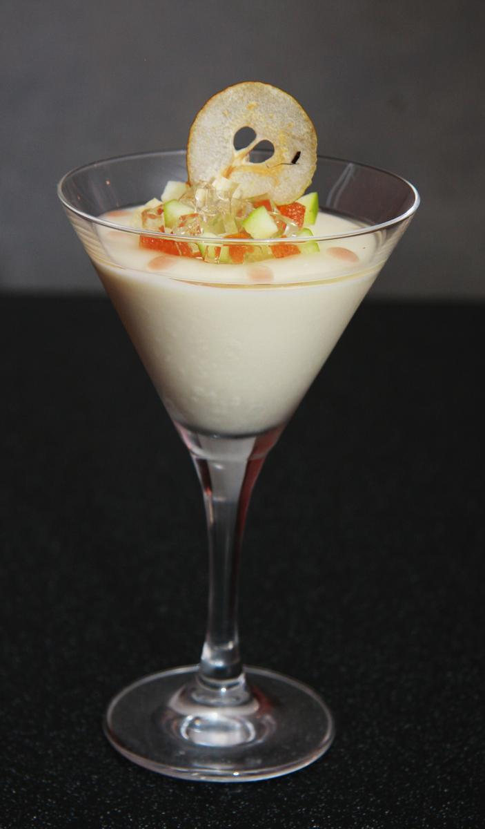 Recette la crème panna cotta aux fruits d’hiver Cuisine / Madame Figaro