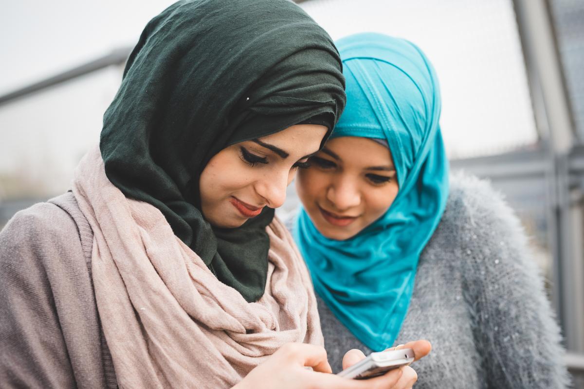 Les Femmes Musulmanes Voilées Prennent La Parole En Ligne Madame Figaro