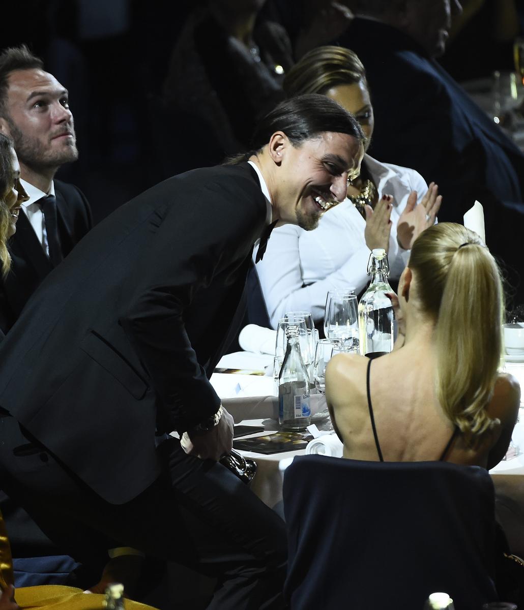 zlatan rencontre sa marionnette des guignols