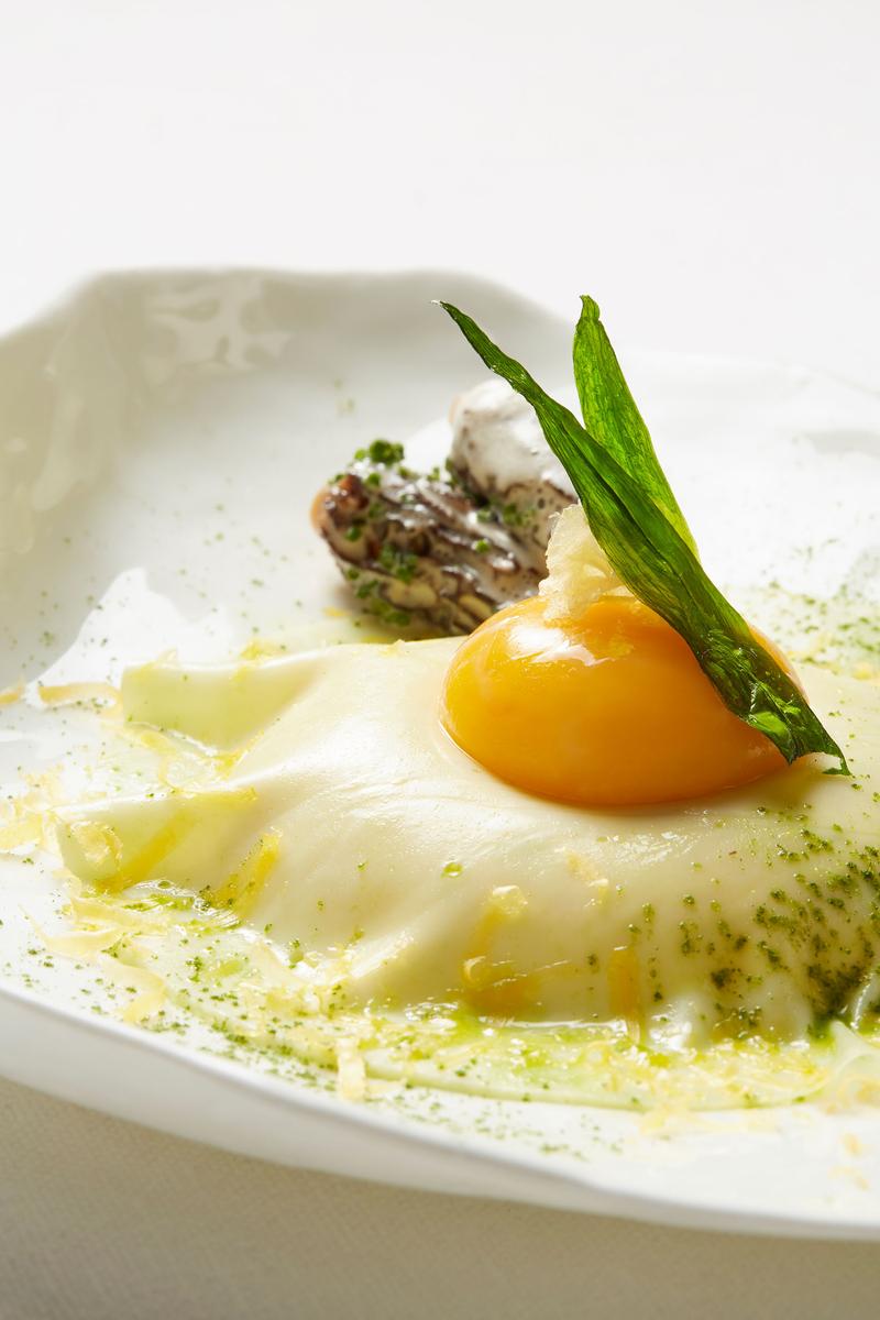 Recette Œuf parfait cuit à 64 °c, royale d'ail des ours et fricassée de