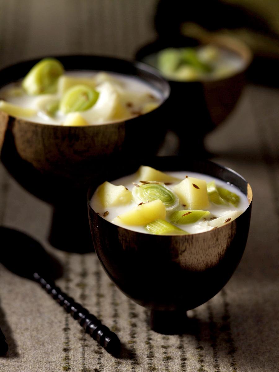 Recette bouillon aux poireaux, céléri au cumin Cuisine / Madame Figaro