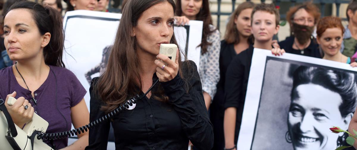 Musulmanes, femmes noires : les féministes accusées d'ignorer les minorités