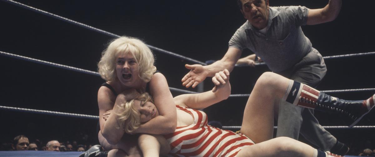 Un combat de catch féminin dans les années 1970 Un combat de catch féminin dans les années 1970