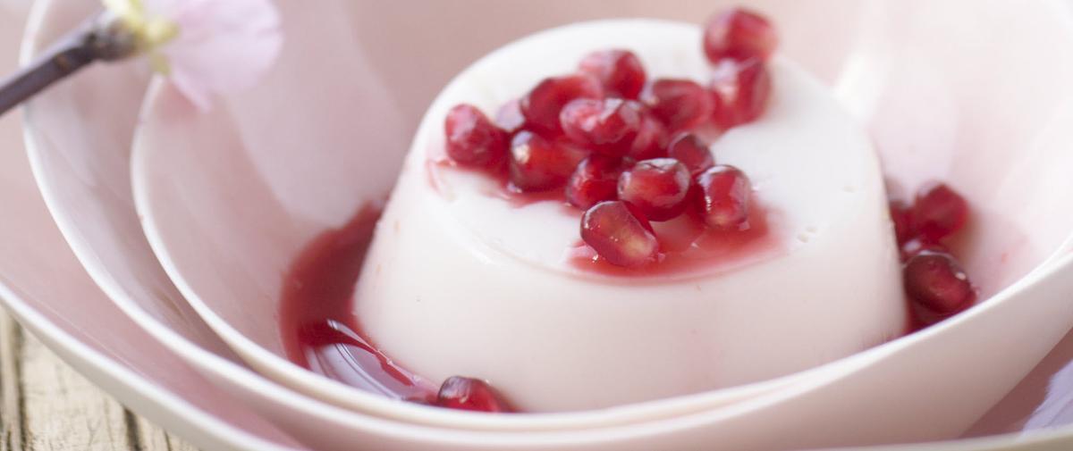 Recette panna cotta au lait d’amande Cuisine / Madame Figaro
