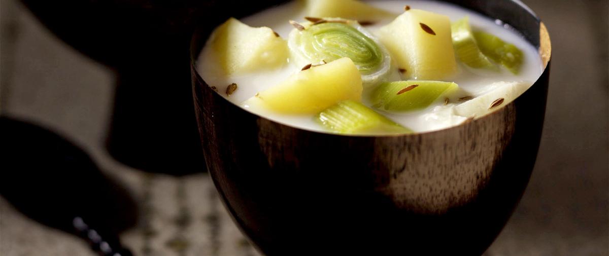 Recette bouillon aux poireaux, céléri au cumin Cuisine / Madame Figaro