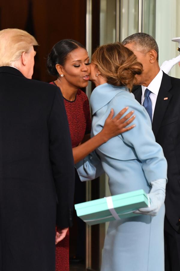 USA: Michelle Obama révèle enfin le contenu de la boite bleue offerte par Melania Trump
