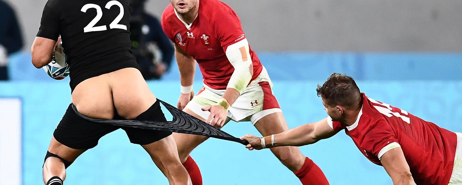 http://i.f1g.fr/media/ext/1560x624_crop/sport24.lefigaro.fr/var/plain_site/storage/images/scan-sport/actualites/l-image-cocasse-d-un-neo-zelandais-qui-perd-son-short-979972/26459902-3-fre-FR/L-image-cocasse-d-un-Neo-Zelandais-qui-perd-son-short.jpg