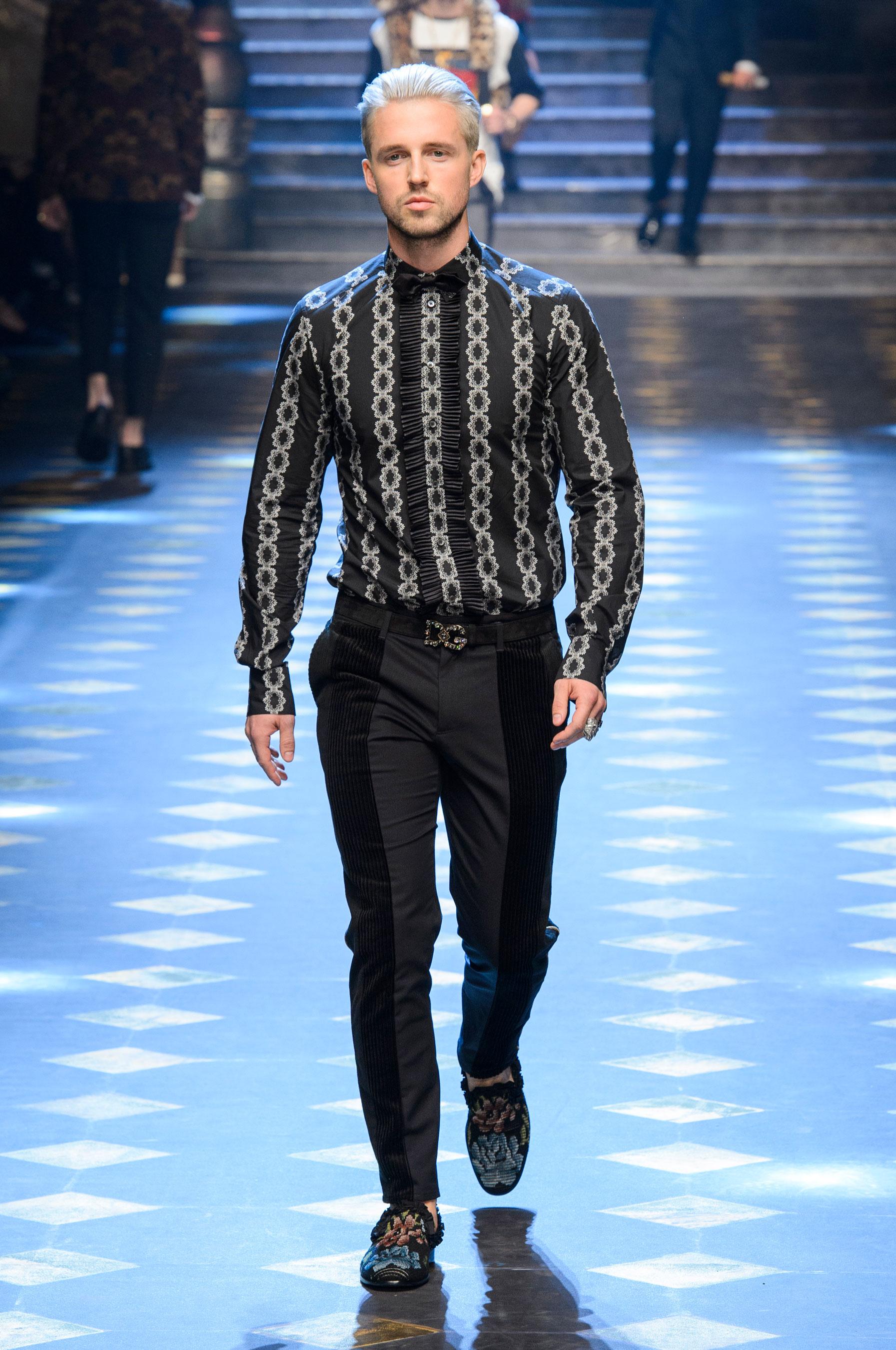 Défilé Dolce \u0026 Gabbana automne,hiver 2017,2018, Milan , Look 44.