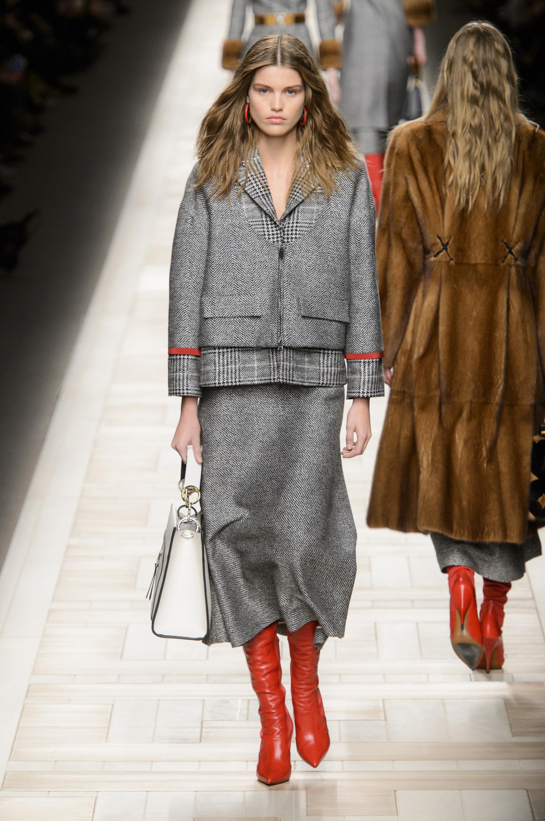 Résultat de recherche d'images pour "motif prince de galles défilé automne hiver"