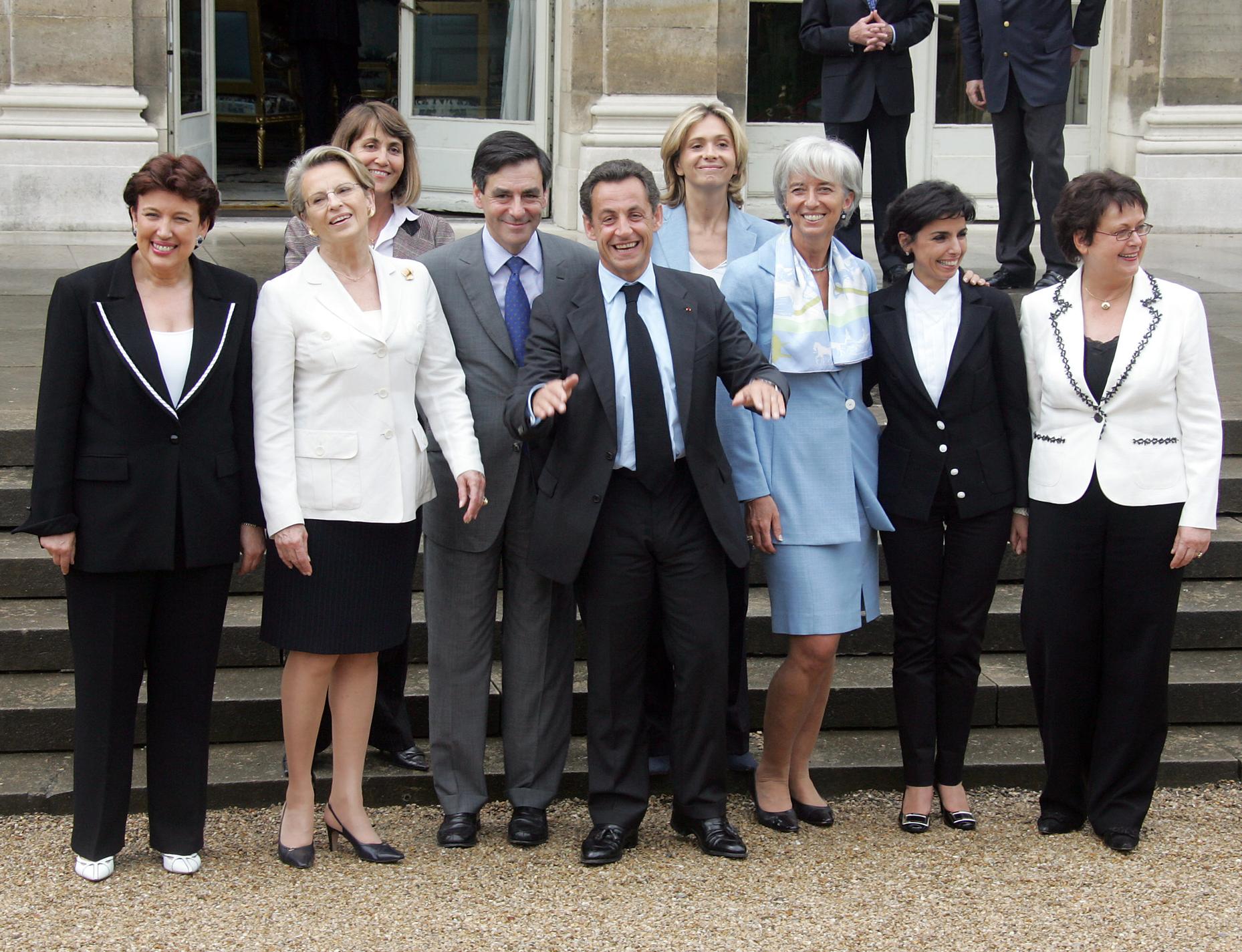 http://i.f1g.fr/media/ext/1900x1425/madame.lefigaro.fr/sites/default/files/img/2016/01/les-femmes-de-la-presidence-sarkozy-photo-2.jpg