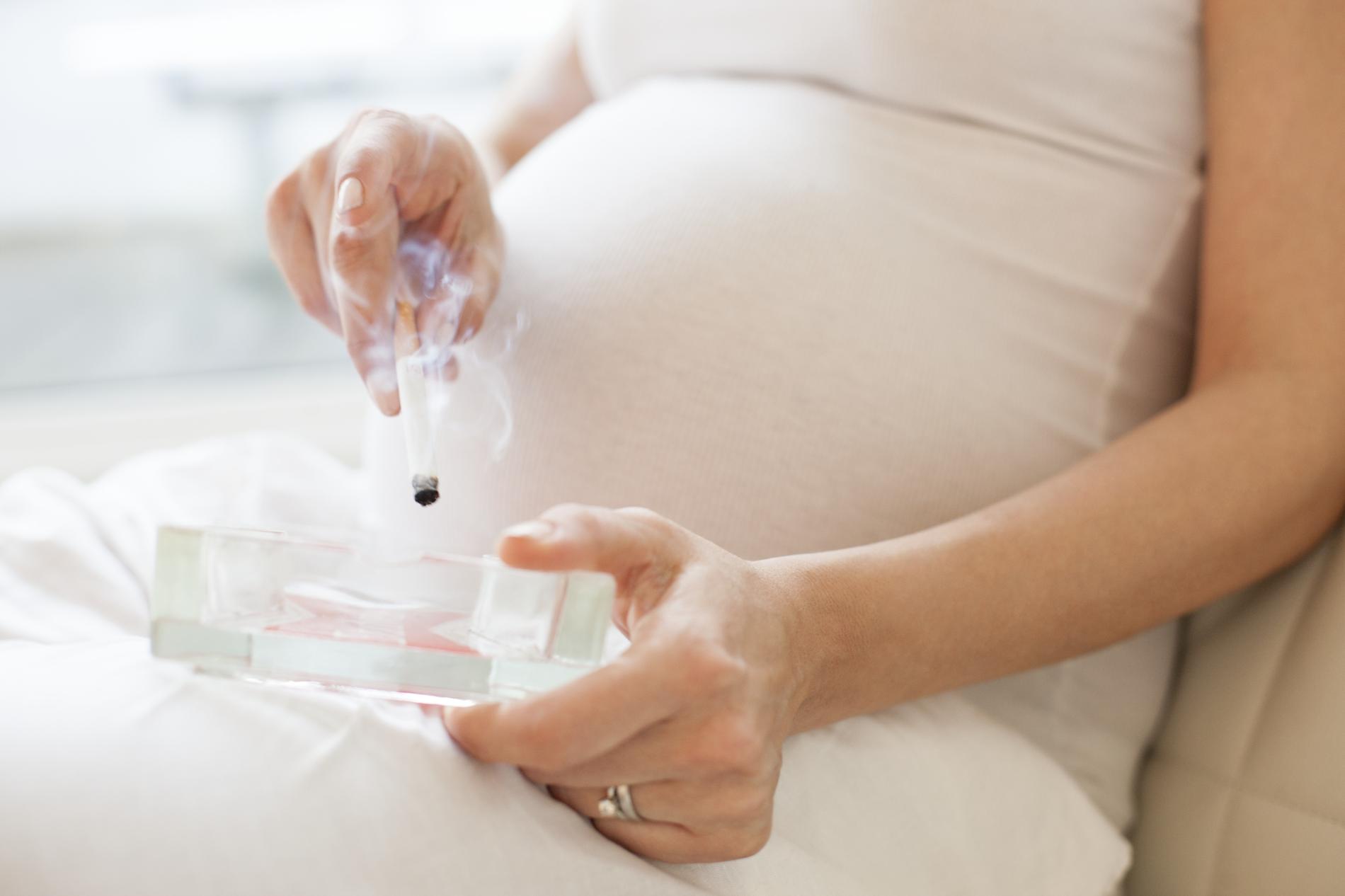 femme enceinte qui fume femme enceinte qui fume