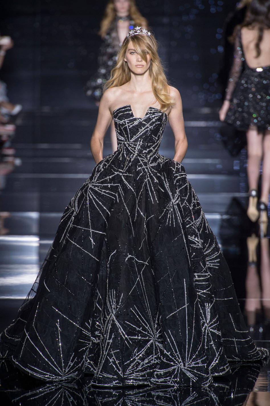 Les robes haute couture automnehiver 20152016 les plus spectaculaires