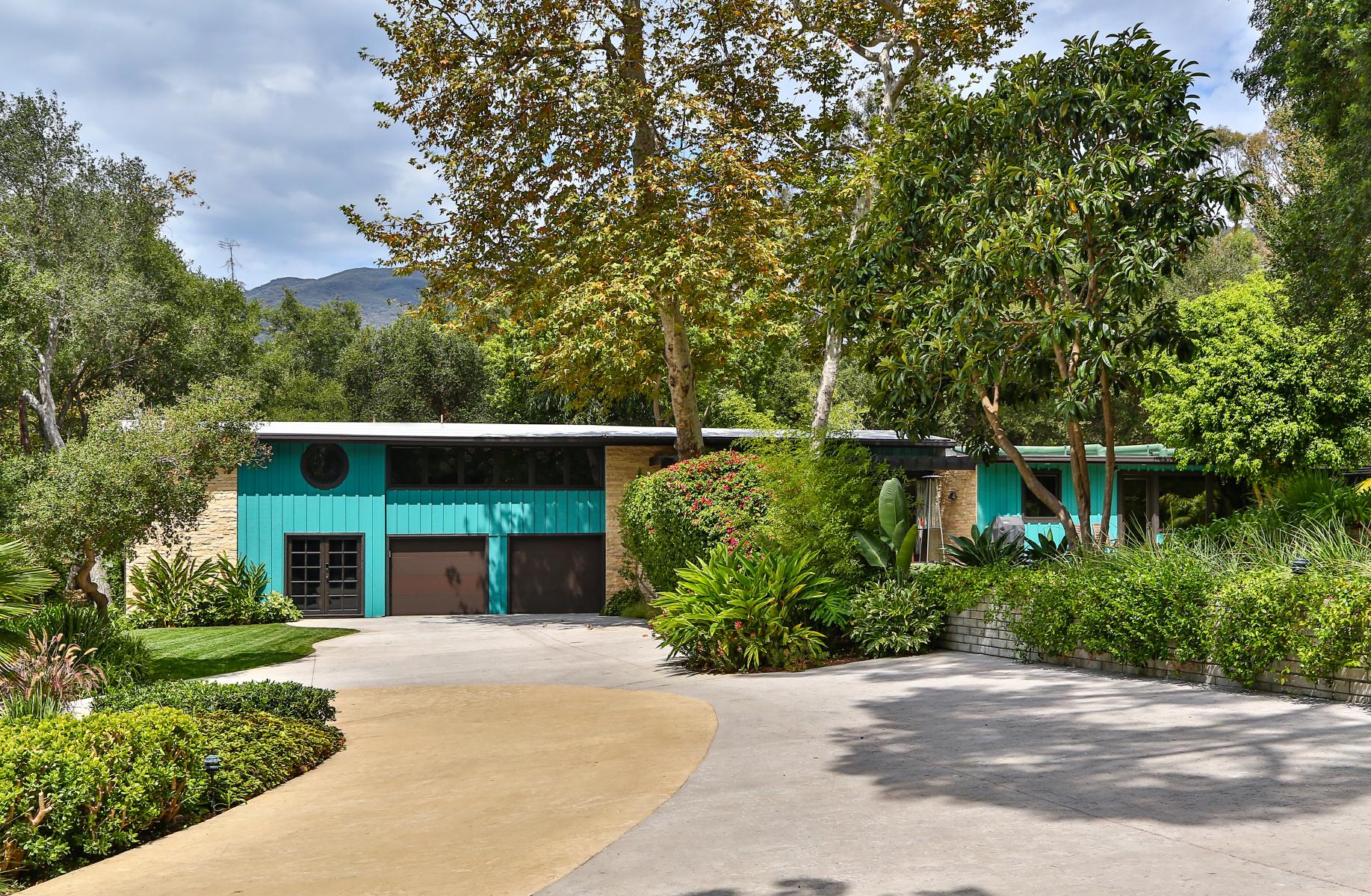 Voici Le Nouveau Toit De Miley Cyrus Une Jolie Bicoque Et Son Parc De Deux Hectares A Millions De Dollars Sur Les Hauteurs De Malibu Voici Le Nouveau Toit De Miley Cyrus Une Jolie Bicoque Et Son Parc De Deux Hectares A Millions De Dollars Sur Les Hauteurs De Malibu