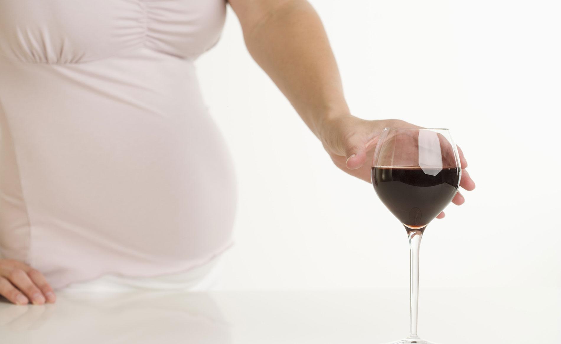 En France, 1 femme sur 4 continue de boire de l