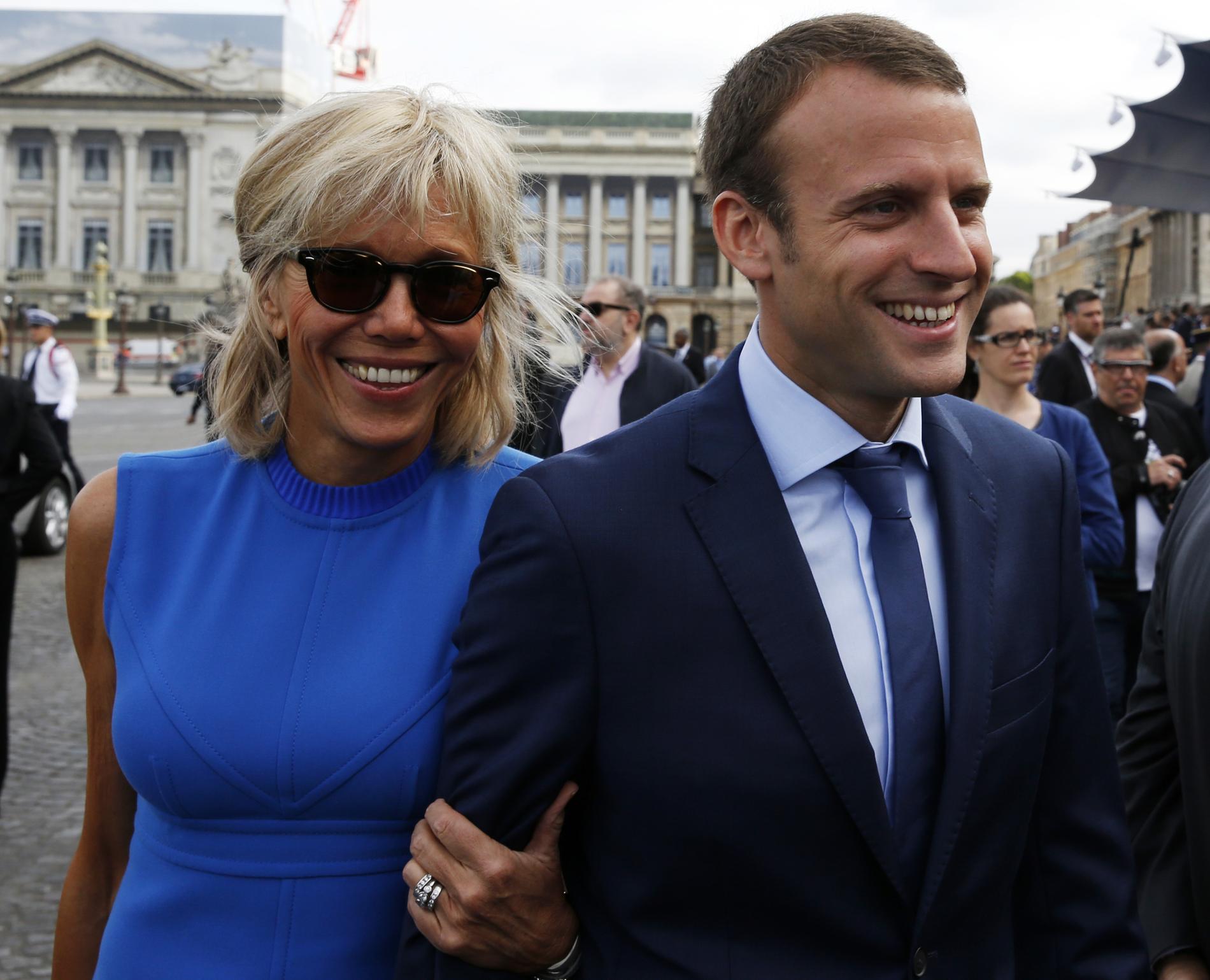 Macron La Place De Sa Femme Dans Son Rôle De Ministre Madame Figaro