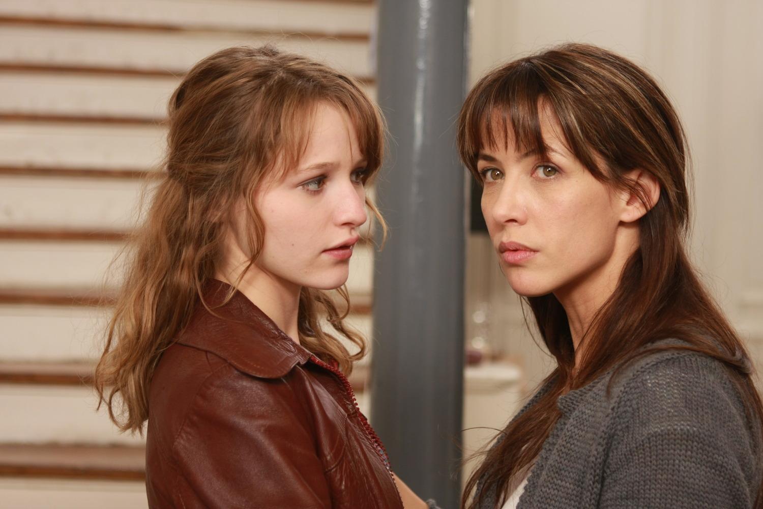 Les plus belles coiffures de Sophie Marceau la demi,queue sobre et mèches blondes