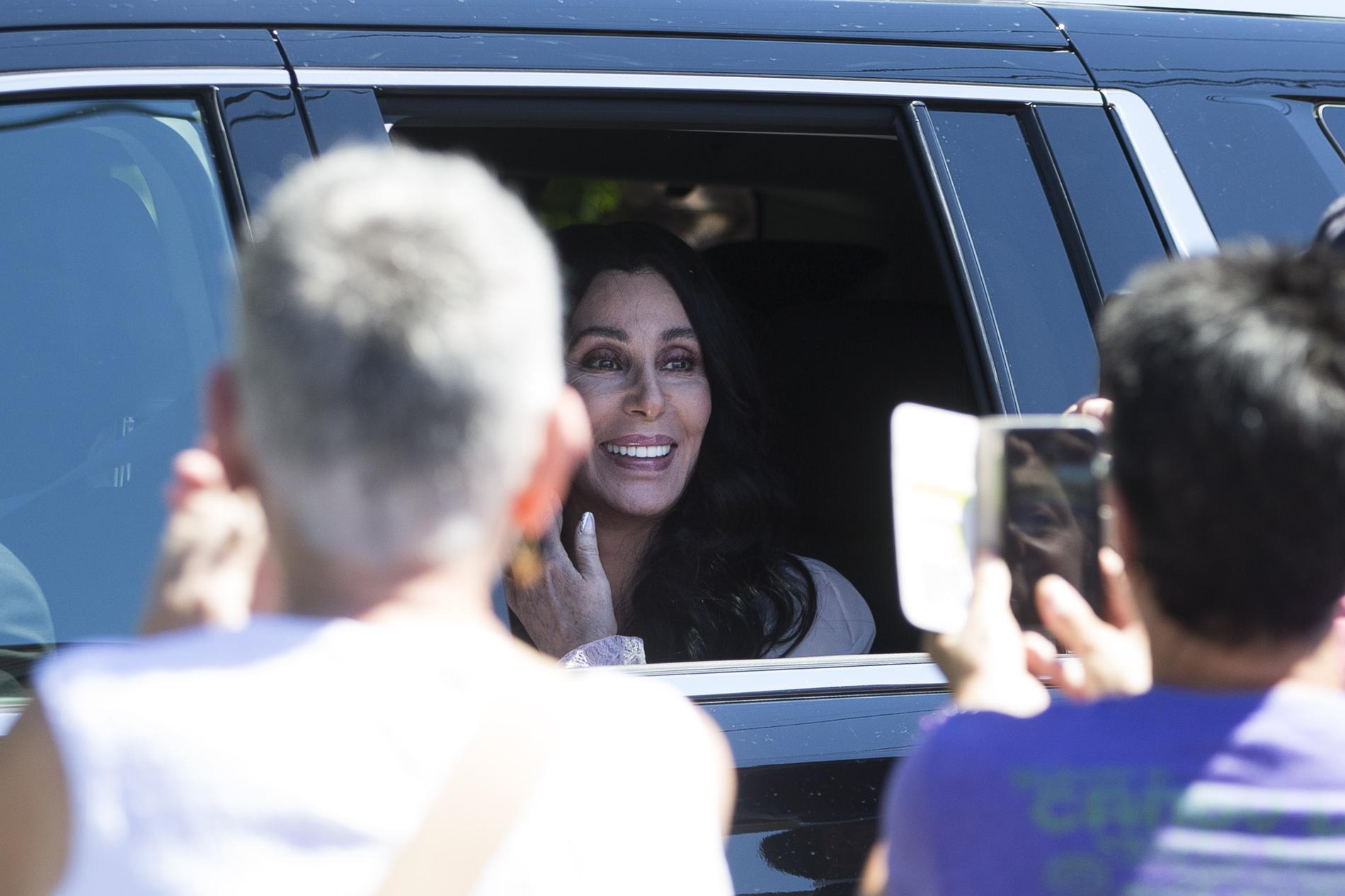 Cher soutient Hillary Clinton, mais... - Madame Figaro Cher soutient Hillary Clinton, mais... - Madame Figaro