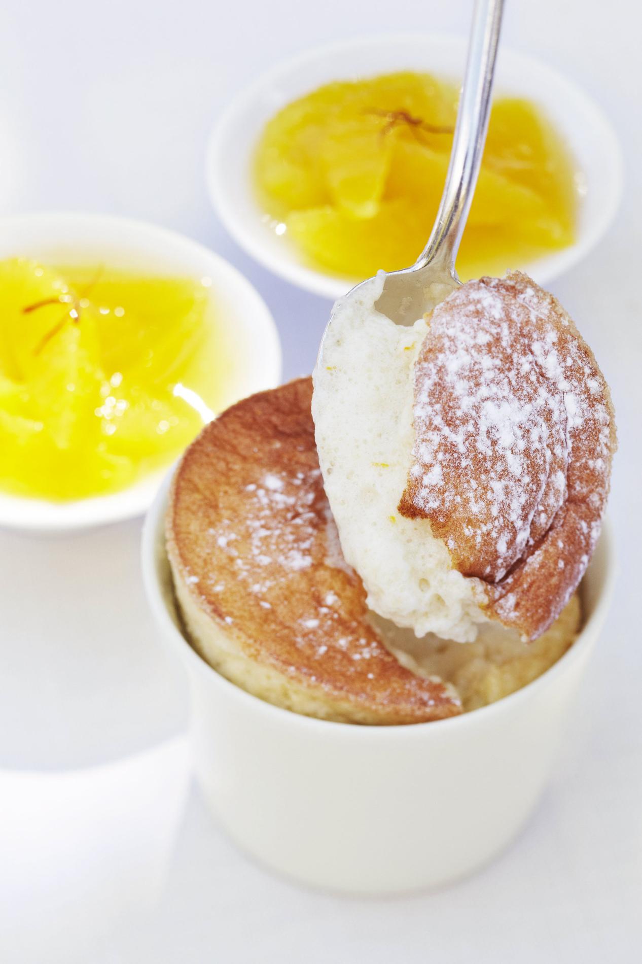 Recette soufflé chaud au grand marnier Cuisine / Madame Figaro