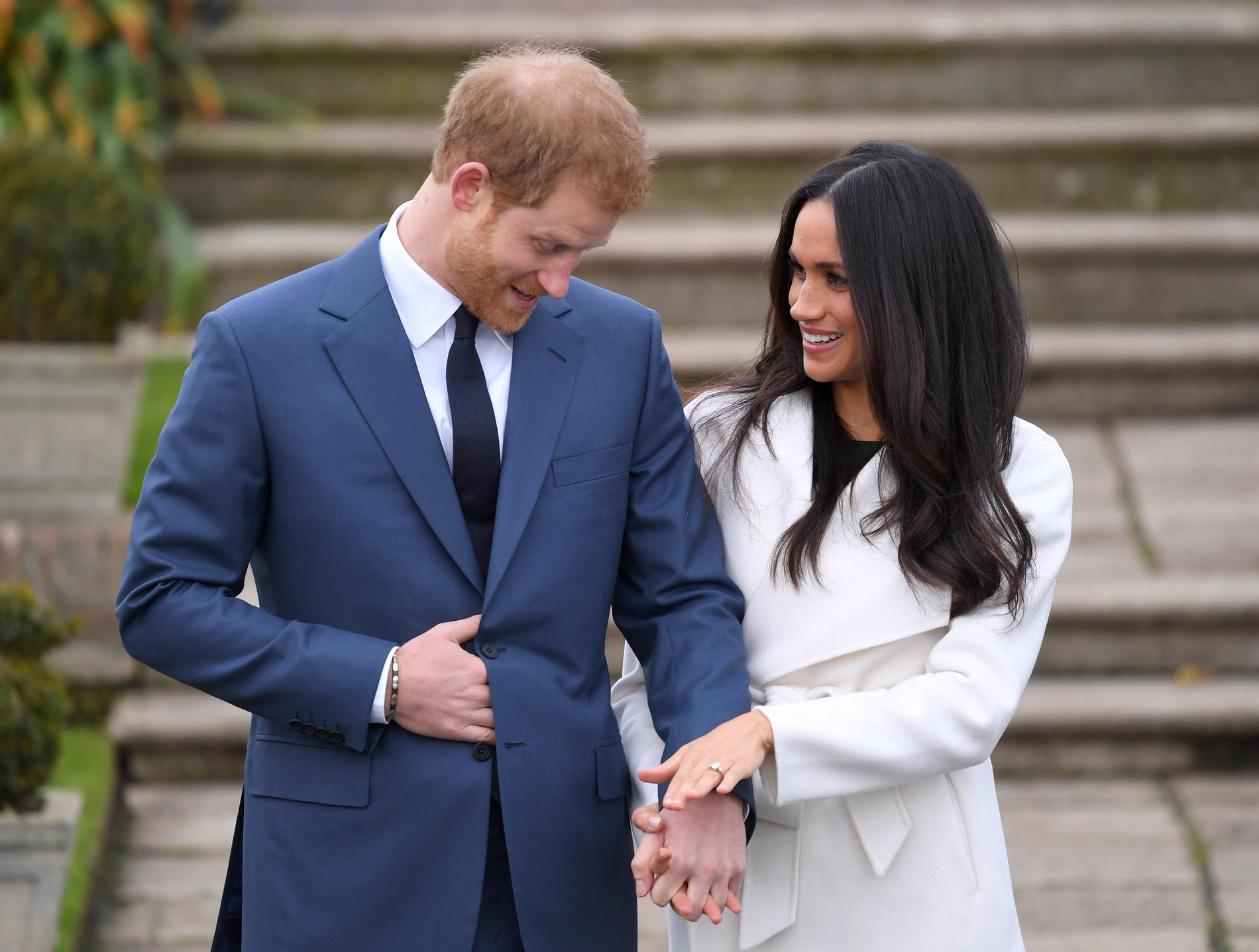 Meghan : Voici le prix de sa robe pour ses fiançailles avec le prince Harry!