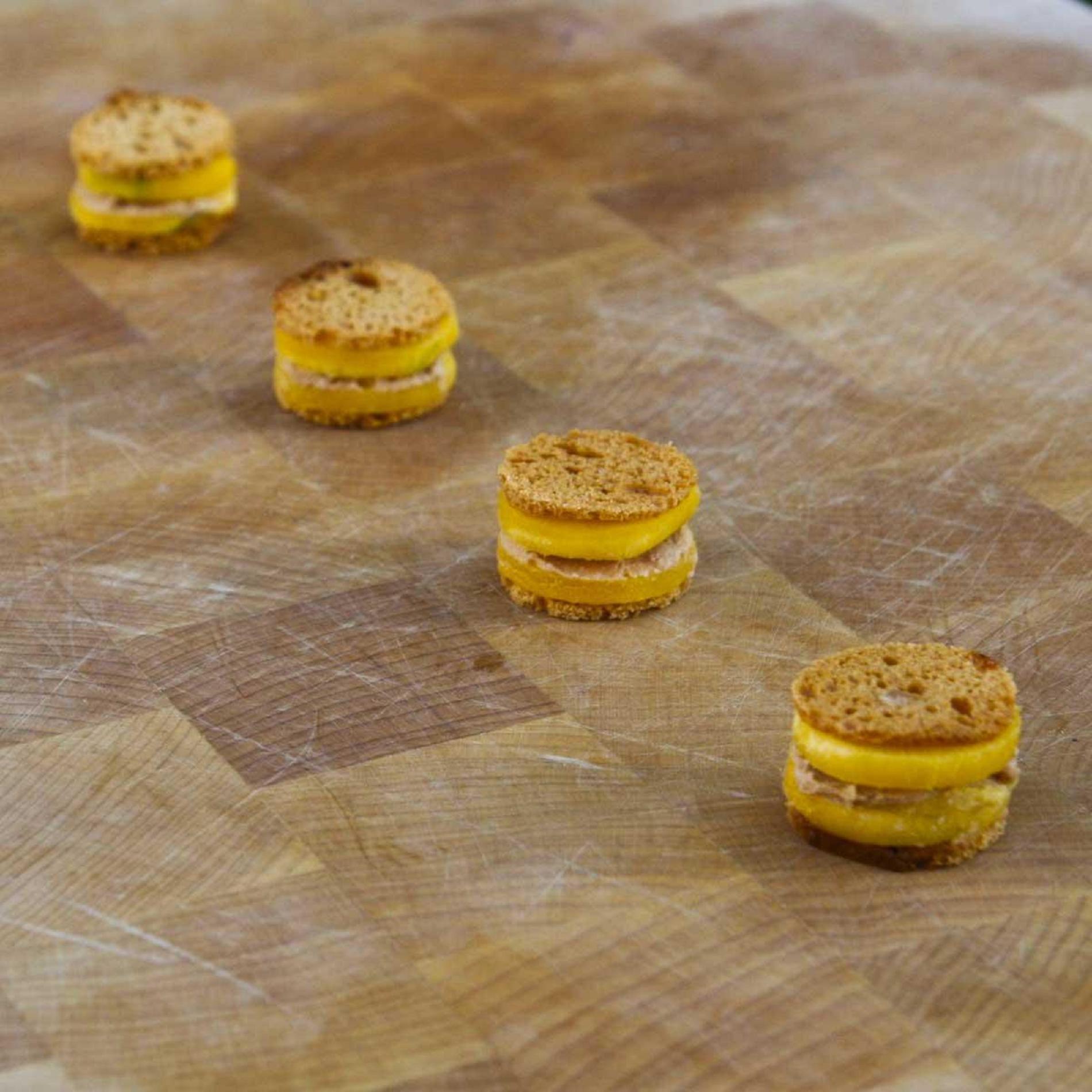 Mille,feuille de pain d\u0027épices au foie gras et à la mangue