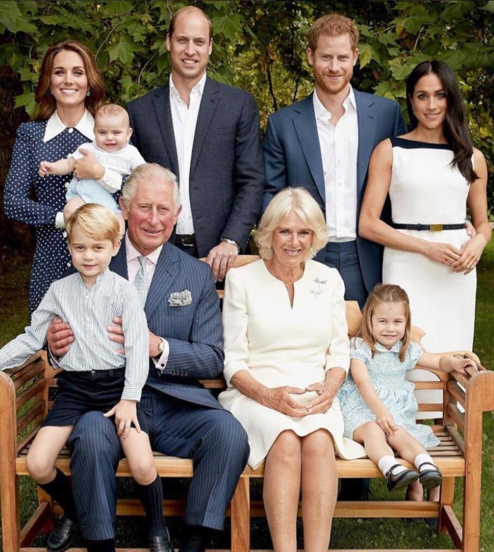 La Famille Royale Pose Pour Les 70 Ans Du Prince Charles Madame Figaro