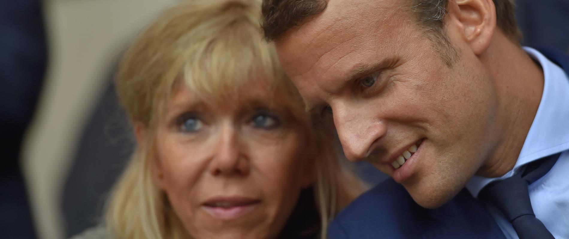 http://i.f1g.fr/media/ext/1900x800_crop/madame.lefigaro.fr/sites/default/files/img/2016/09/brigitte-trogneux-et-emmanuel-macron.jpg