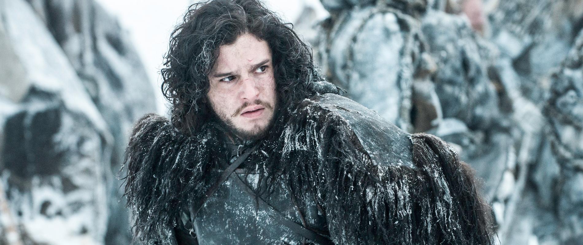 jon-snow-et-sa-cape-plus-vraie-que-natur