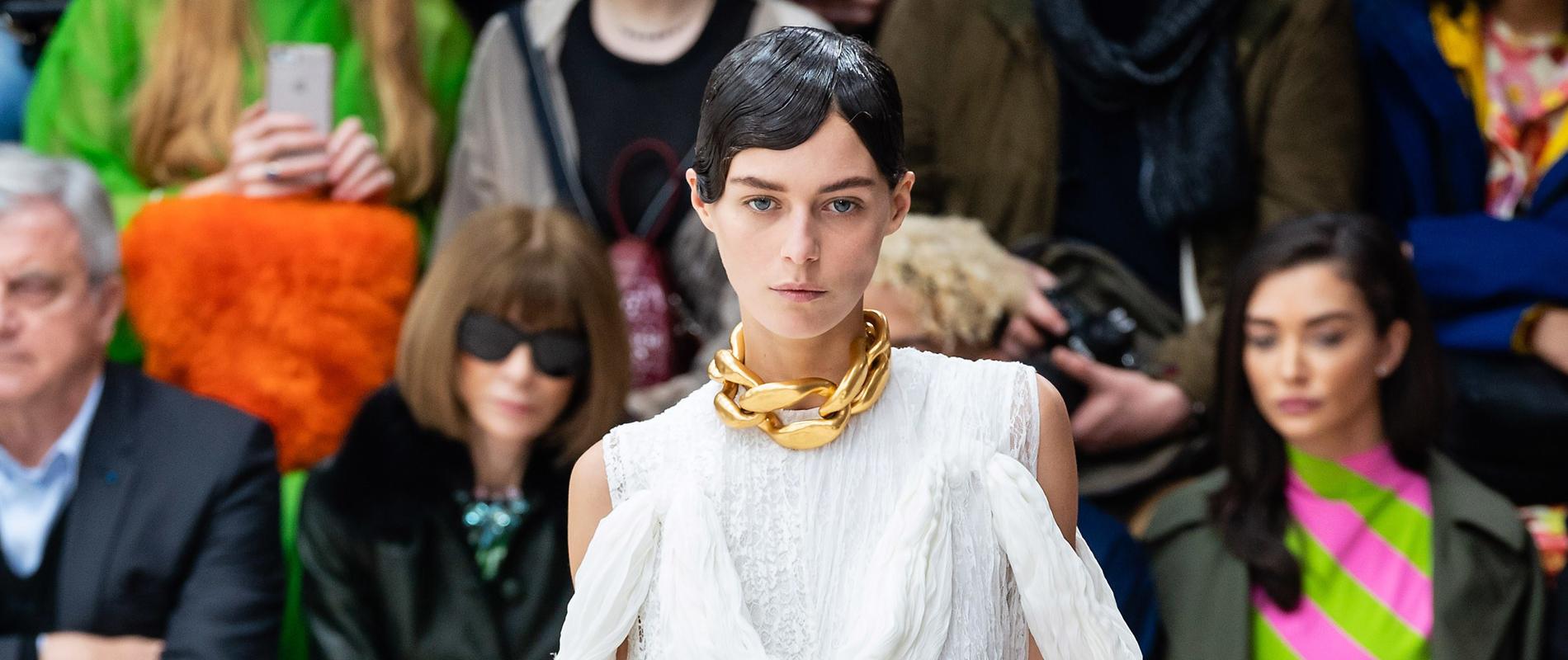 le-collier-maillons-xxl-du-defile-jw-and