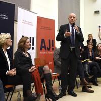 Alain Juppé : "C'est vous les femmes, qui allez nous sauver !"