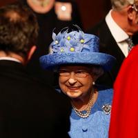 Quel est le message du chapeau de la reine Elizabeth II ?