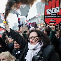 Les Polonaises une nouvelle fois mobilisées contre une loi anti-avortement